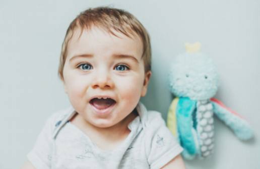 Πώς η νοηματική γλώσσα για μωρά μπορεί να ενισχύσει τον δεσμό μεταξύ γονέα και παιδιού